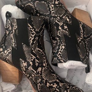 Kendall and Kylie size 9 booties